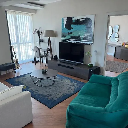 Stunning Large Unit In Kundu Apartment