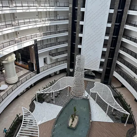 Stunning Large Unit In Kundu Apartment *